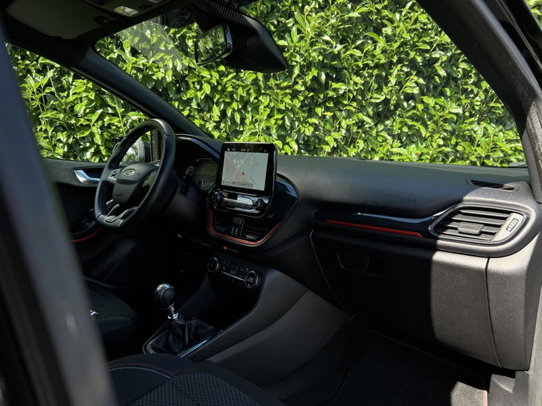 Vehicle Image 32