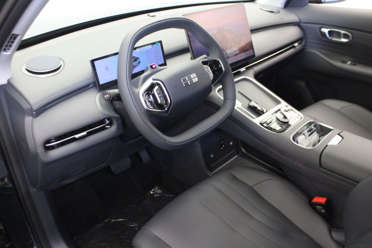 Vehicle Image 9