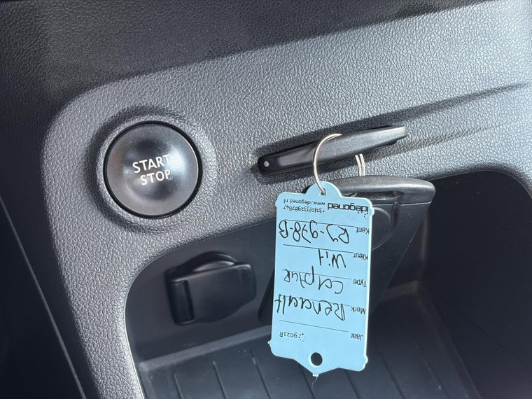 Vehicle Image 32