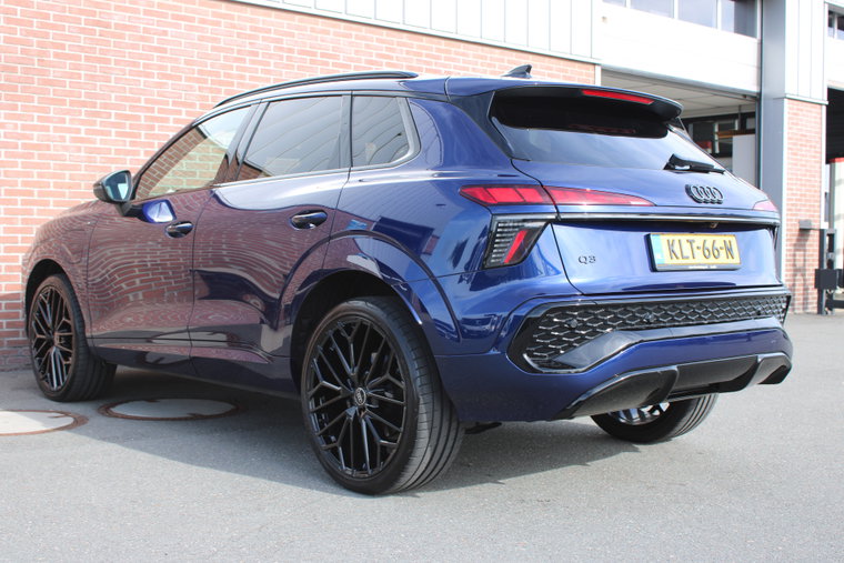 Vehicle Image 30