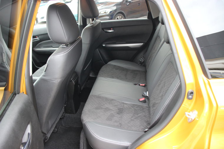 Vehicle Image 9