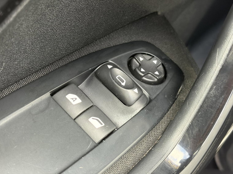 Vehicle Image 26
