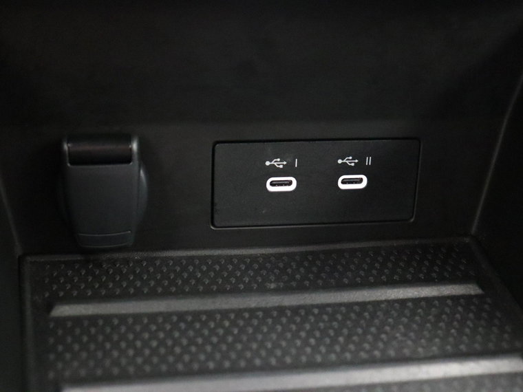 Vehicle Image 32