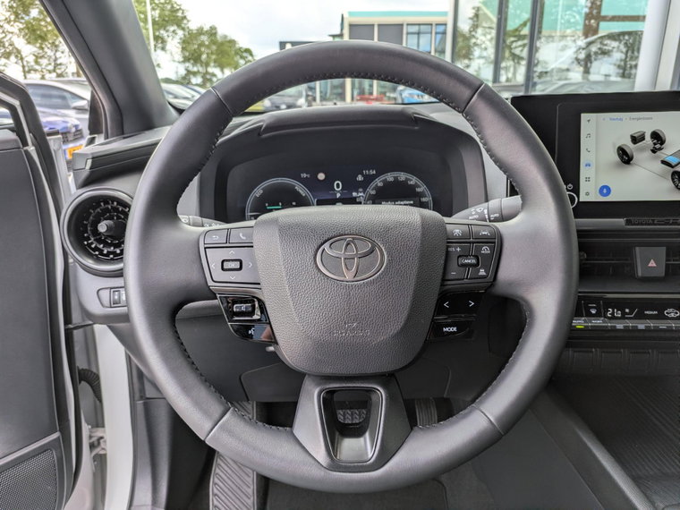 Vehicle Image 25