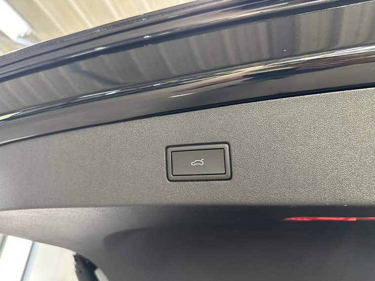 Vehicle Image 38