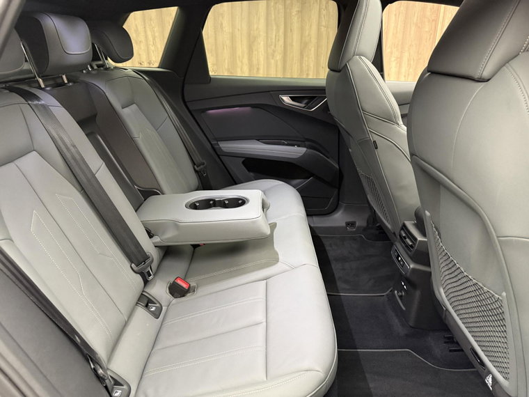 Vehicle Image 33