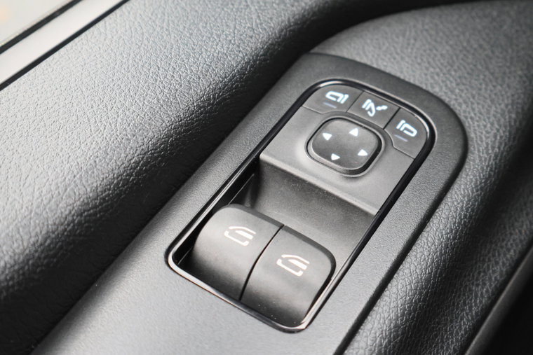 Vehicle Image 32