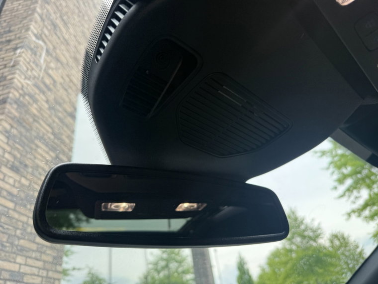 Vehicle Image 25
