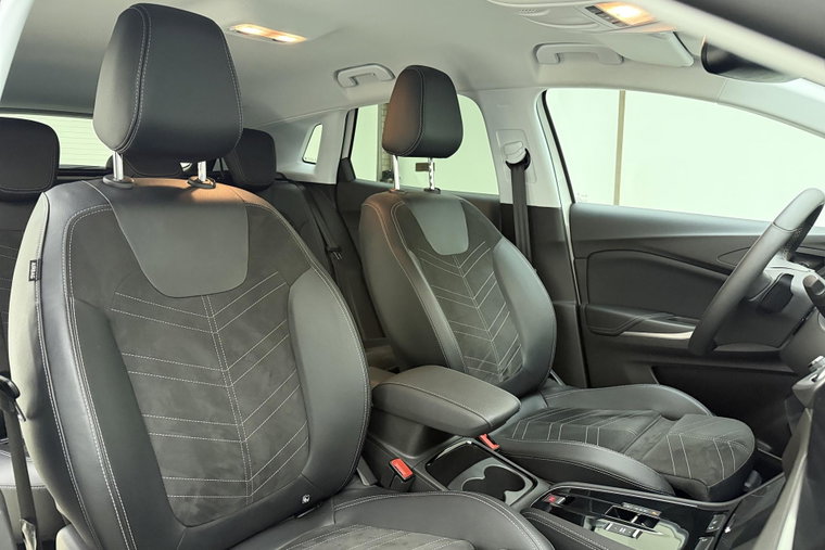 Vehicle Image 14