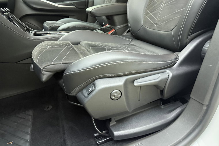 Vehicle Image 19