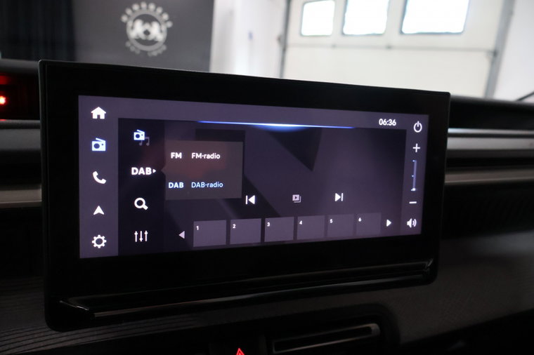 Vehicle Image 22