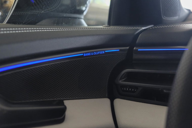 Vehicle Image 23