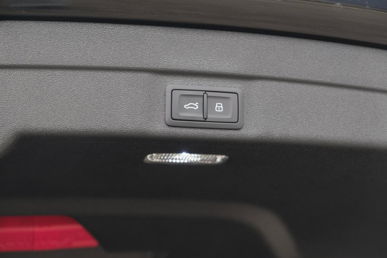 Vehicle Image 32