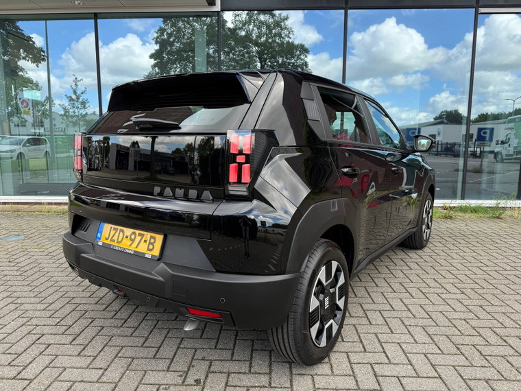Vehicle Image 25