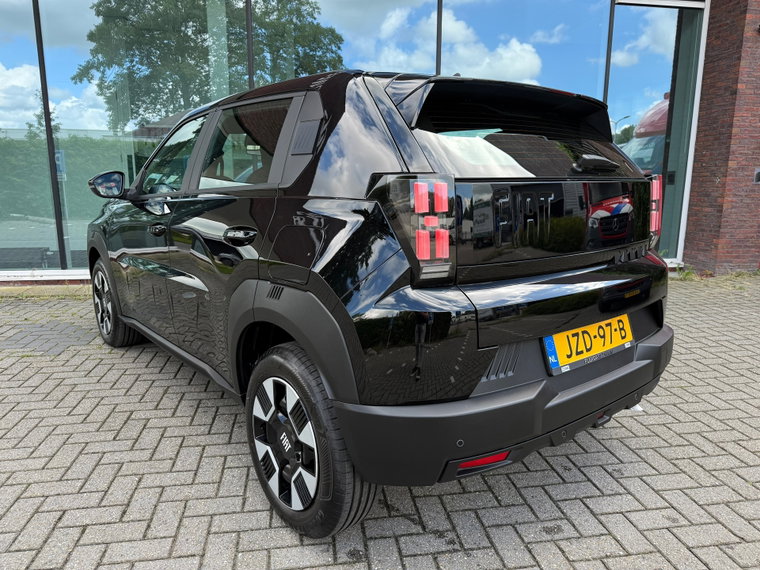 Vehicle Image 32