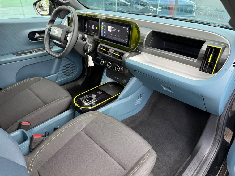 Vehicle Image 6