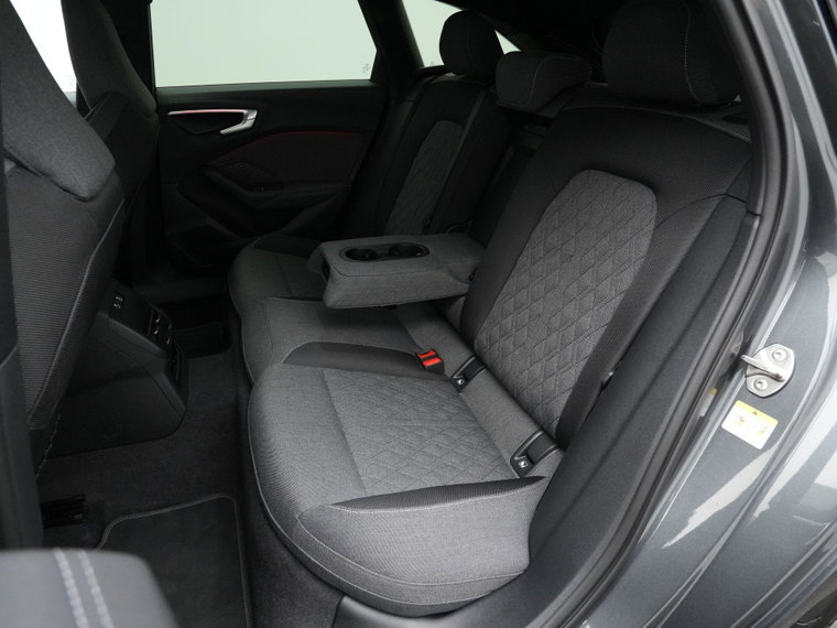 Vehicle Image 38