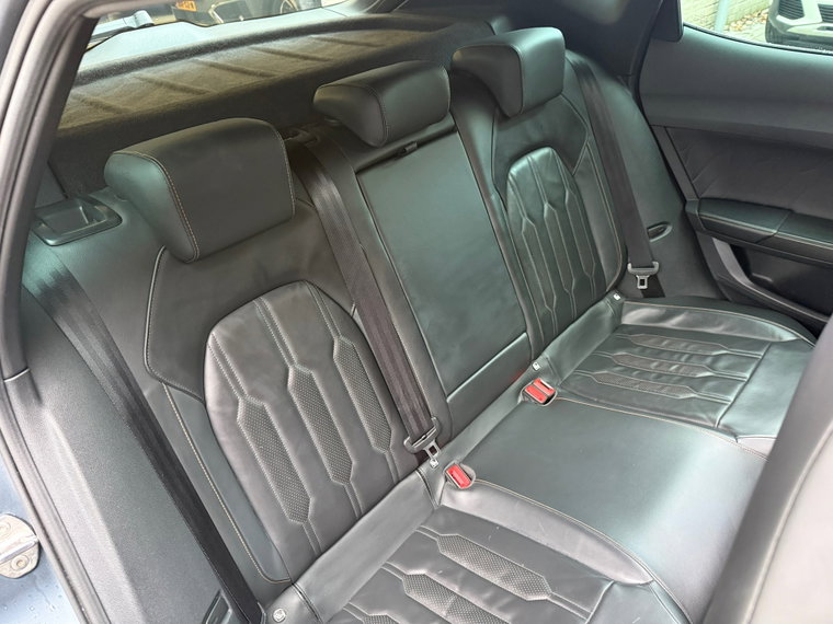 Vehicle Image 32