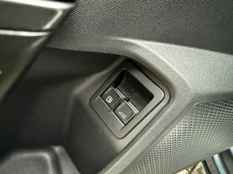 Vehicle Image 43