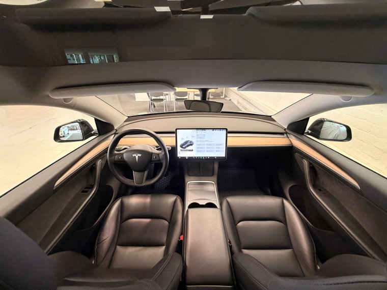 Vehicle Image 12