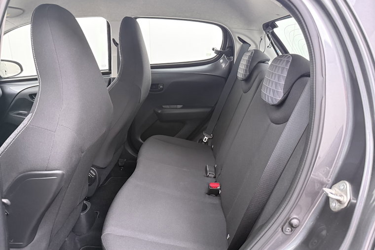Vehicle Image 12
