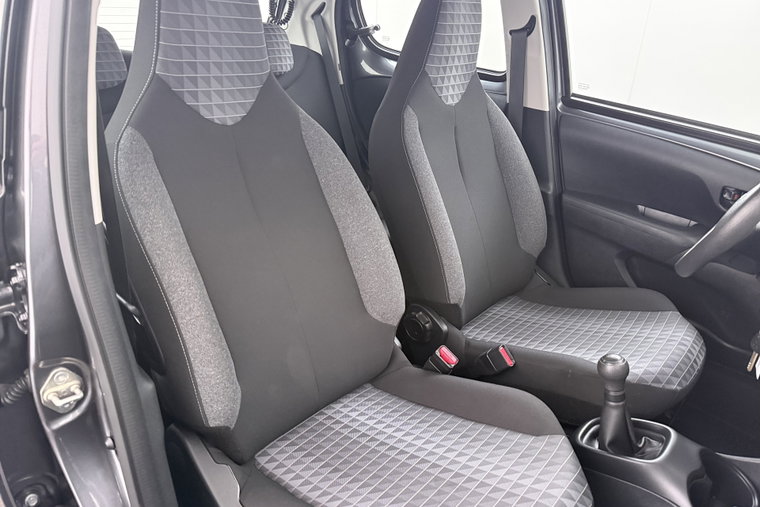 Vehicle Image 14