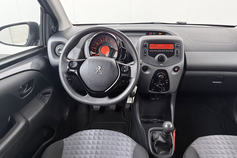 Vehicle Image 8