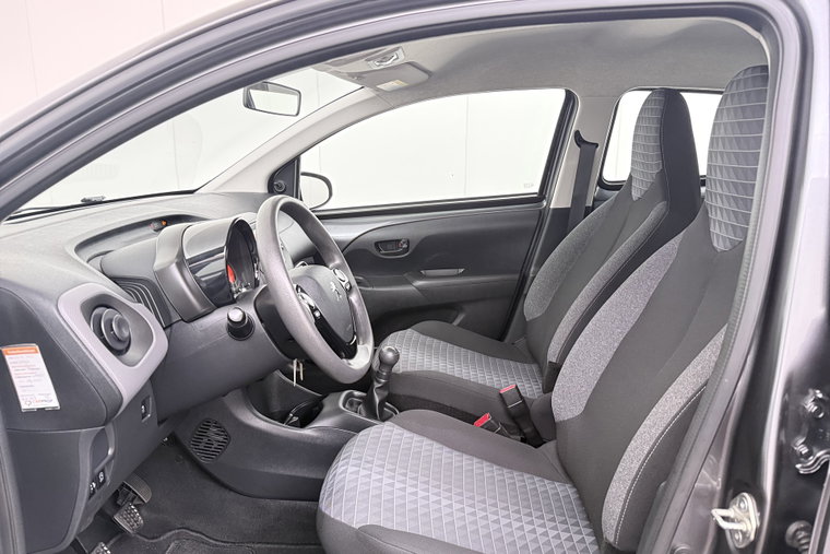 Vehicle Image 10
