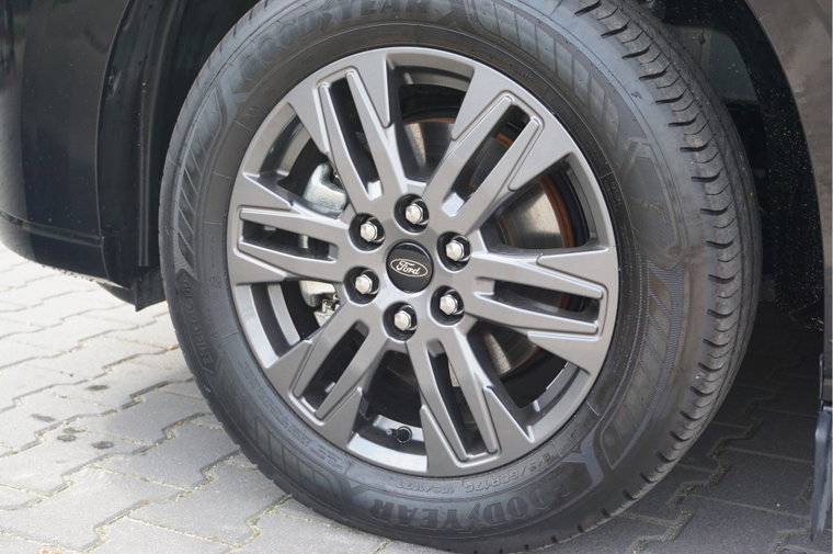 Vehicle Image 17