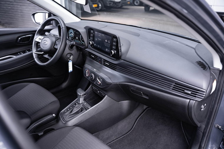 Vehicle Image 30