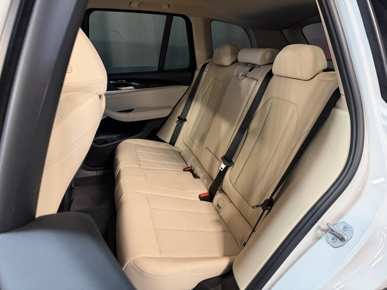 Vehicle Image 33
