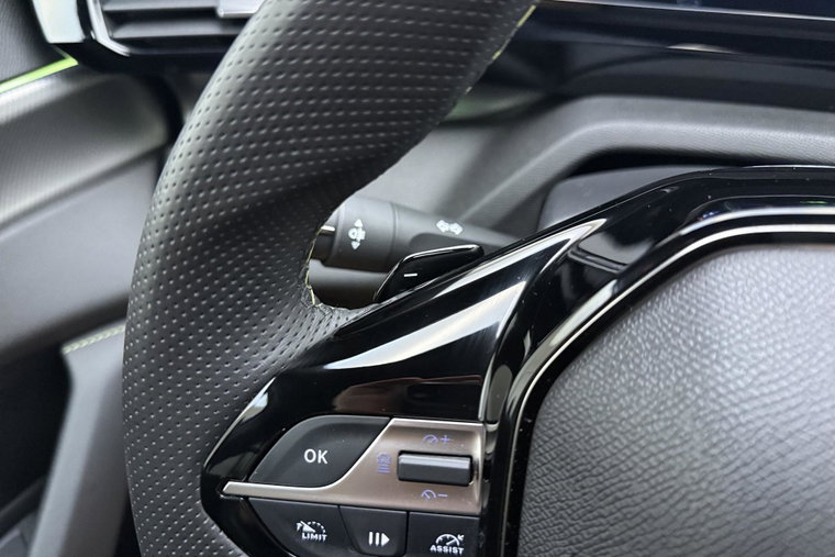 Vehicle Image 24