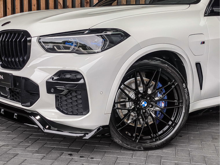 Vehicle Image 32