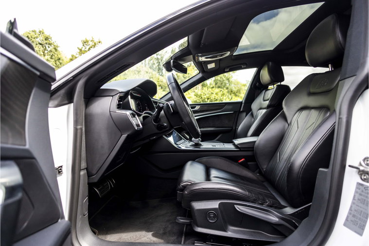Vehicle Image 32