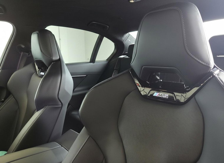 Vehicle Image 36