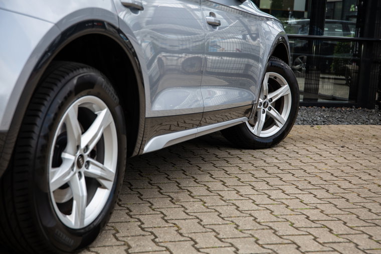 Vehicle Image 9