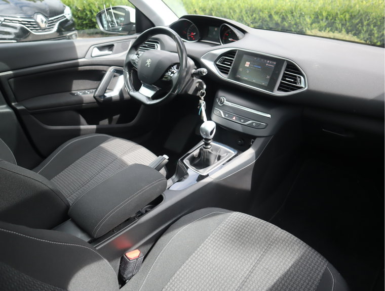 Vehicle Image 17