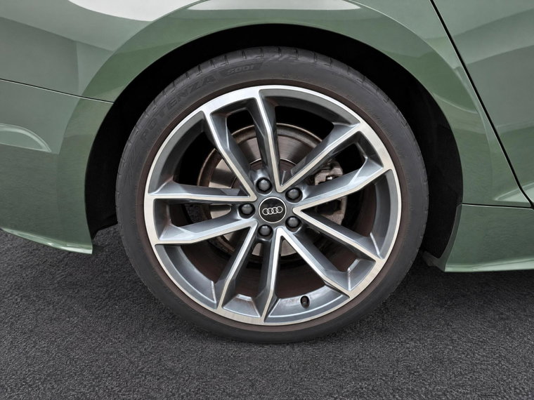 Vehicle Image 25
