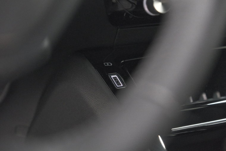 Vehicle Image 24