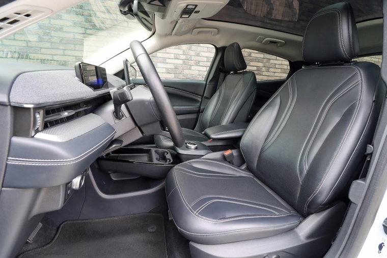 Vehicle Image 6