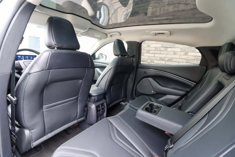 Vehicle Image 9
