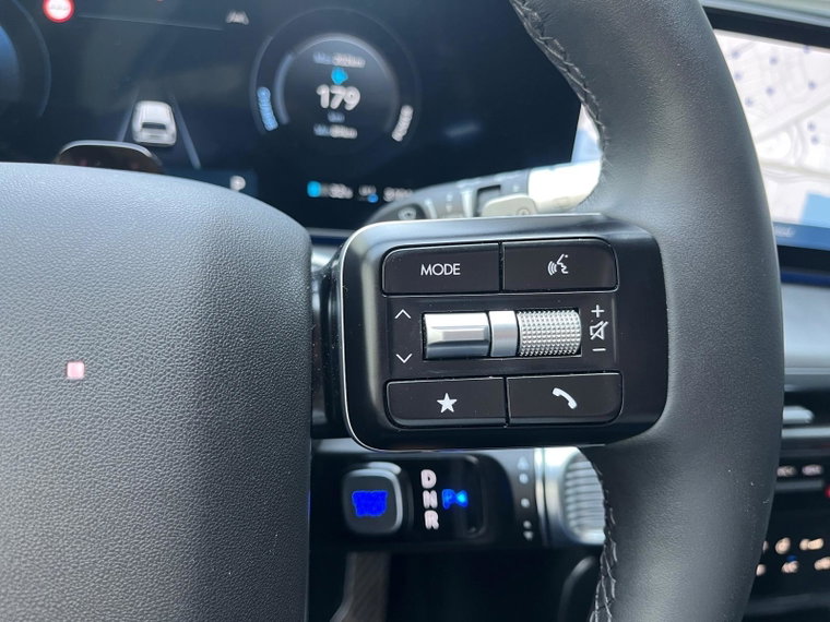 Vehicle Image 23