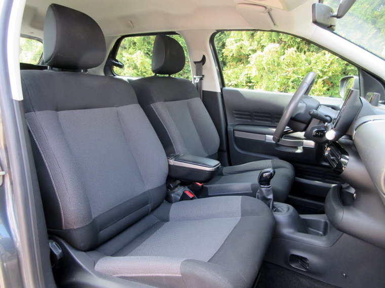 Vehicle Image 12
