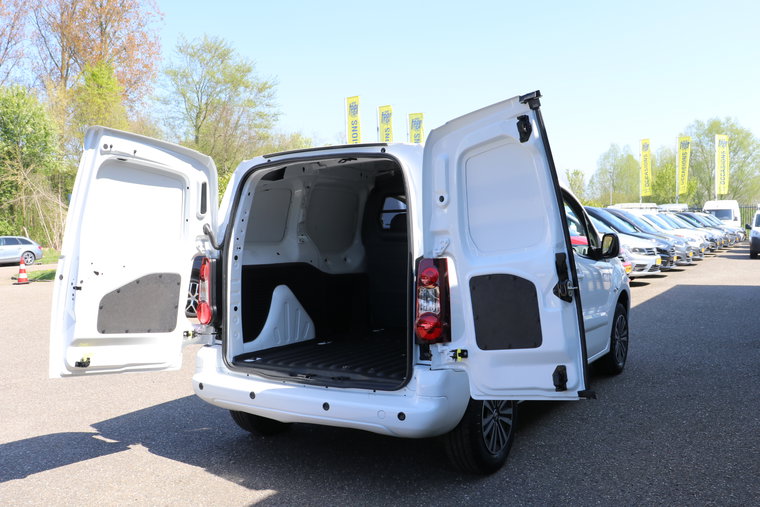 Vehicle Image 16