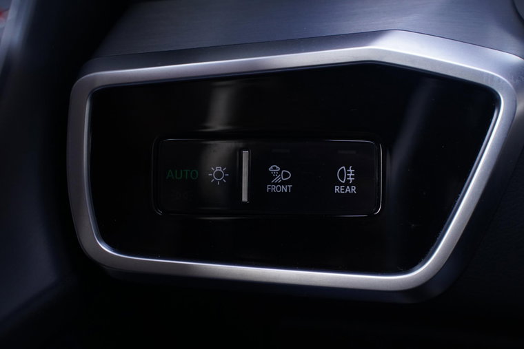 Vehicle Image 25