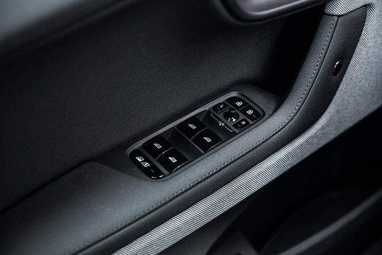 Vehicle Image 26