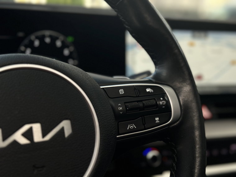 Vehicle Image 33