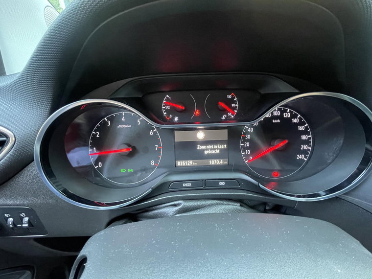 Vehicle Image 32