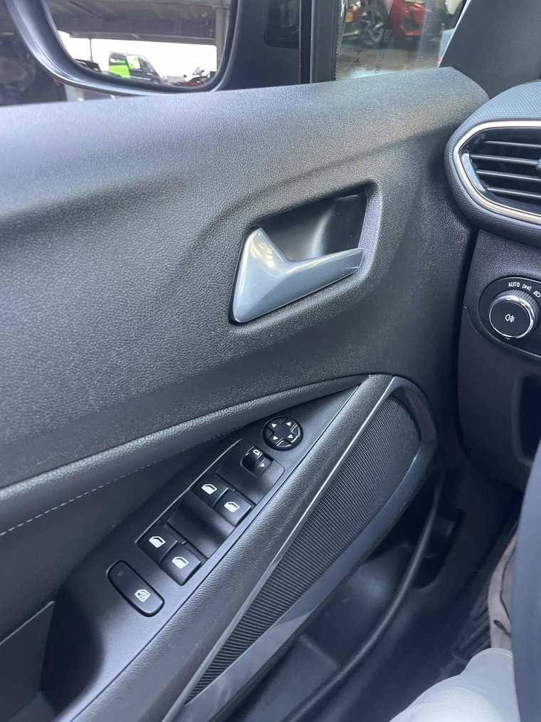 Vehicle Image 33