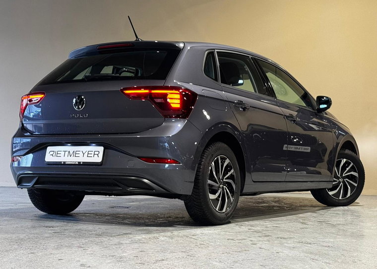 Vehicle Image 6